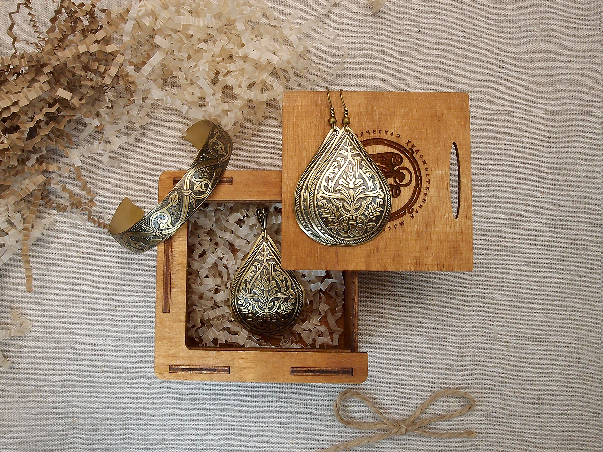 Jewelry set "Abundance" in a gift box.
