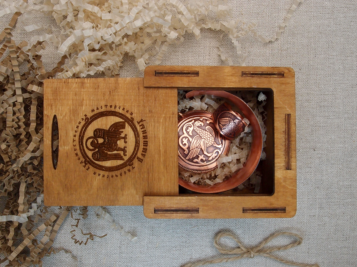 A set of jewelry "Suzdal bird" in a gift box.