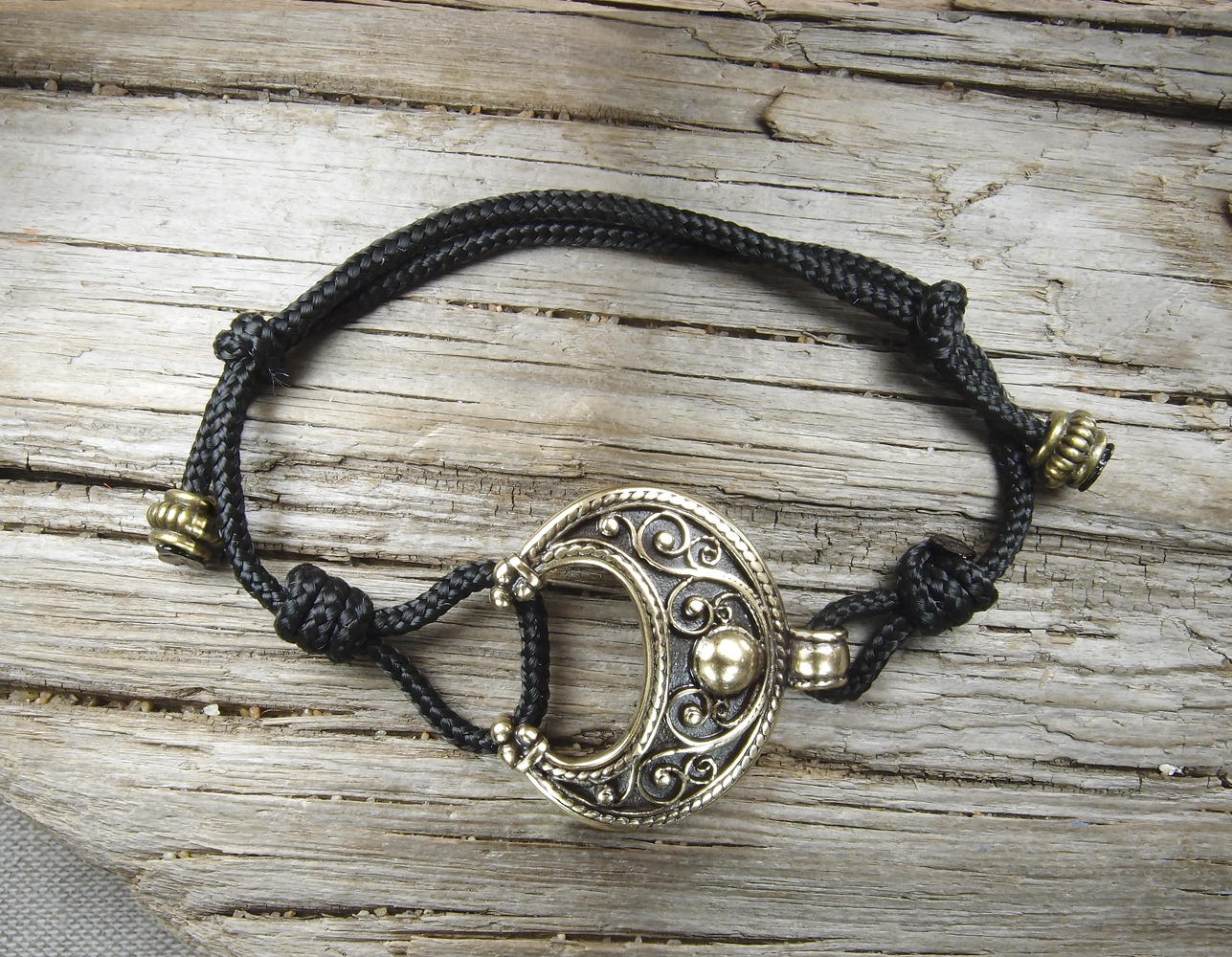 Bracelet-lace transformer "Young lady"