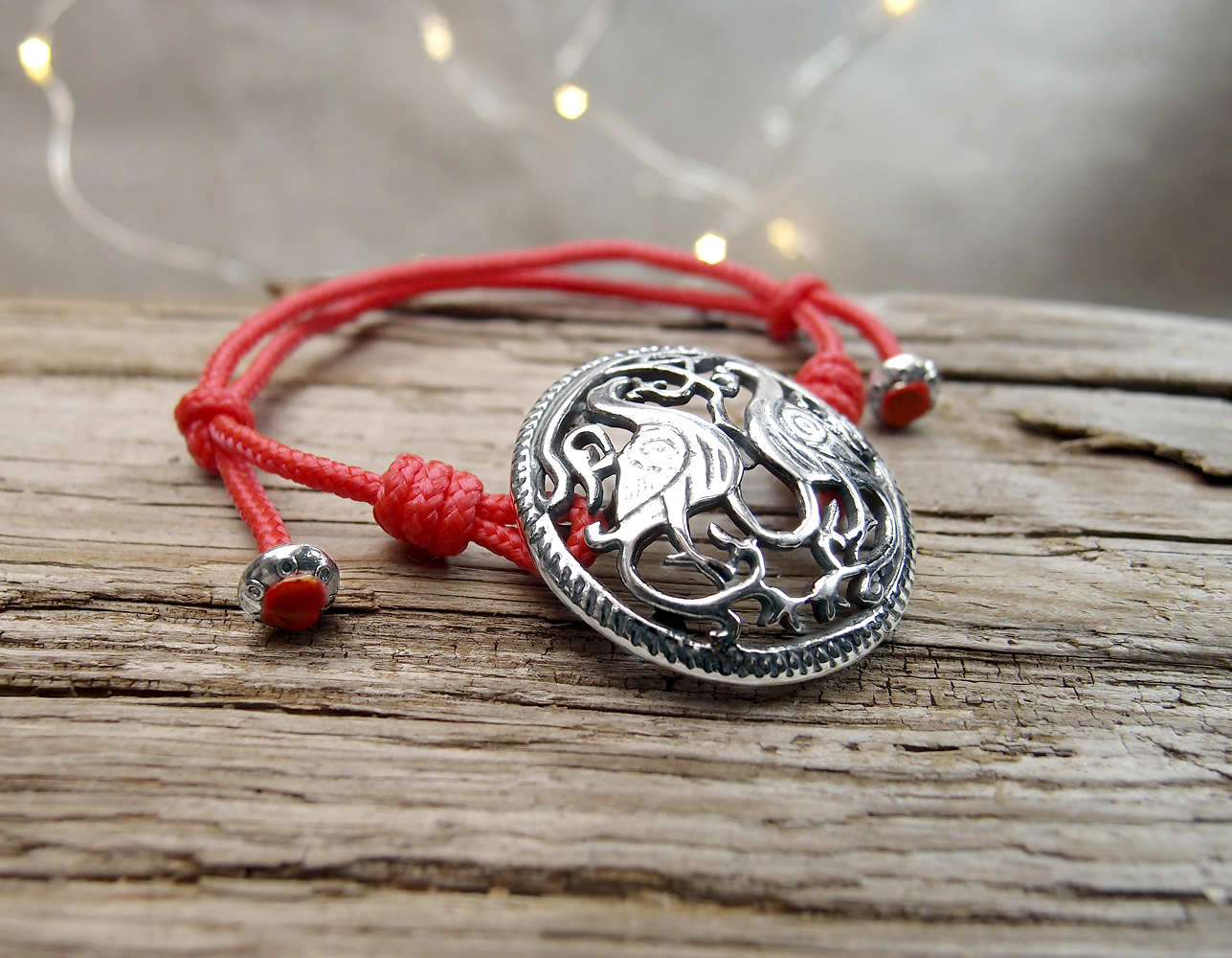 Bracelet-lace "Suzdal pigeons"