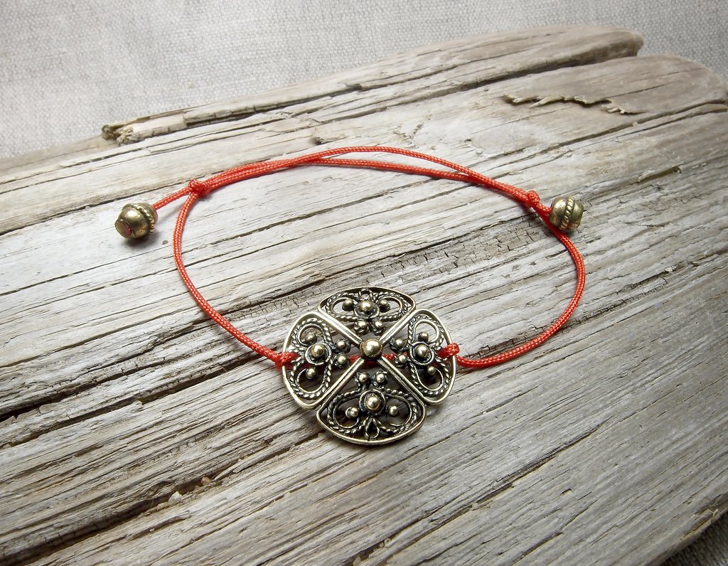 Bracelet-lace "Peony"