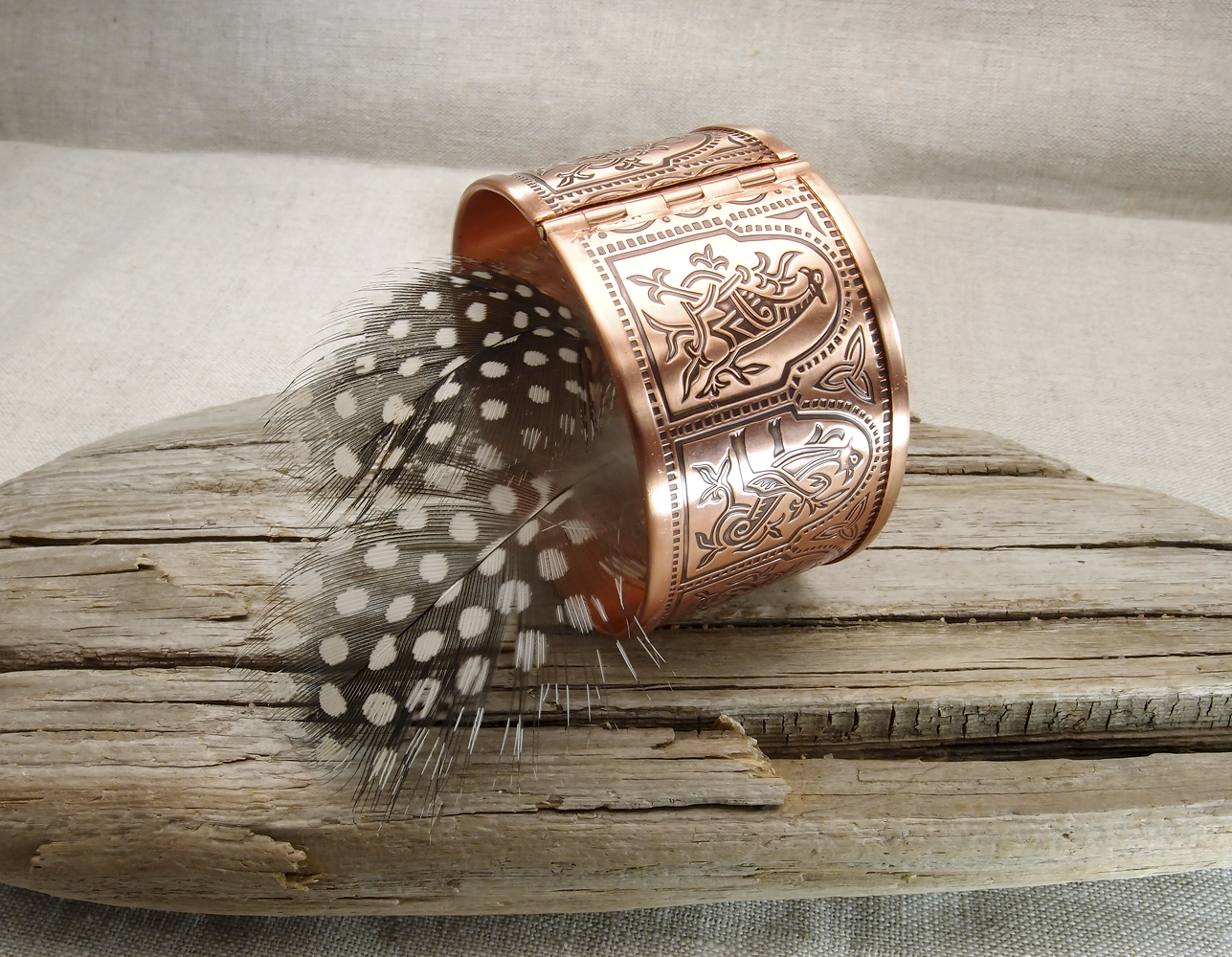 Sretensky bracelet. Light coloured