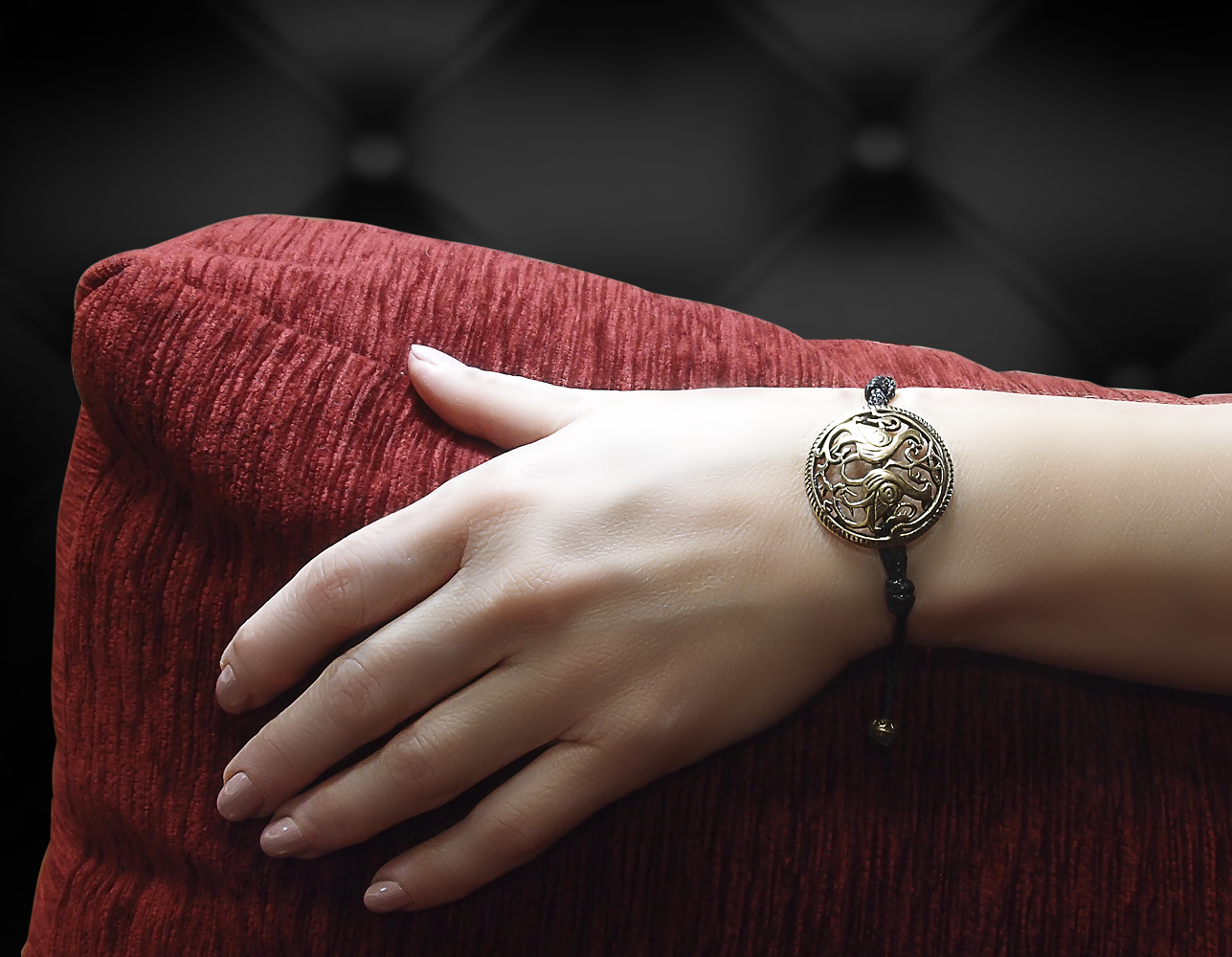 Bracelet-lace "Suzdal pigeons"