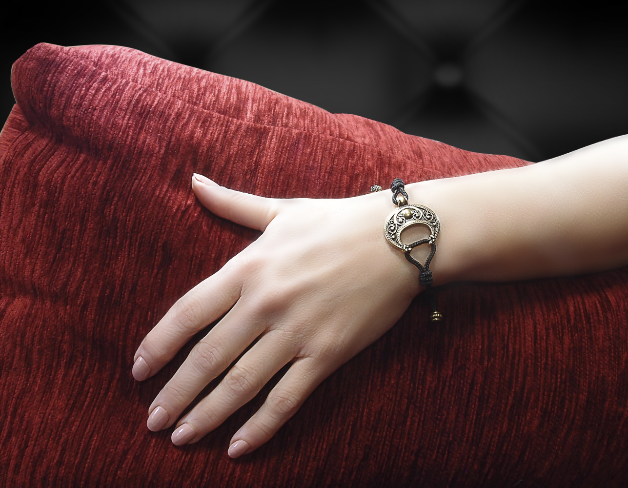Bracelet-lace transformer "Young lady"