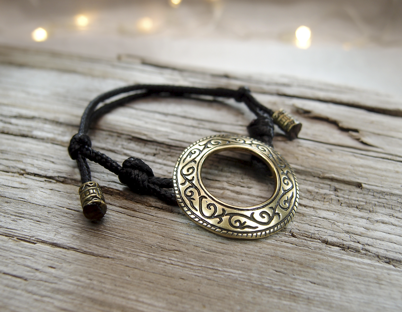Bracelet-lace nerevsky