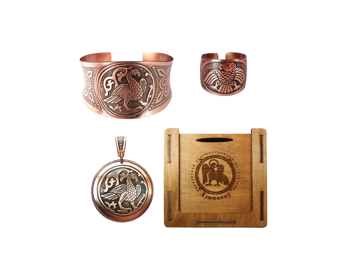 A set of jewelry "Suzdal bird" in a gift box.