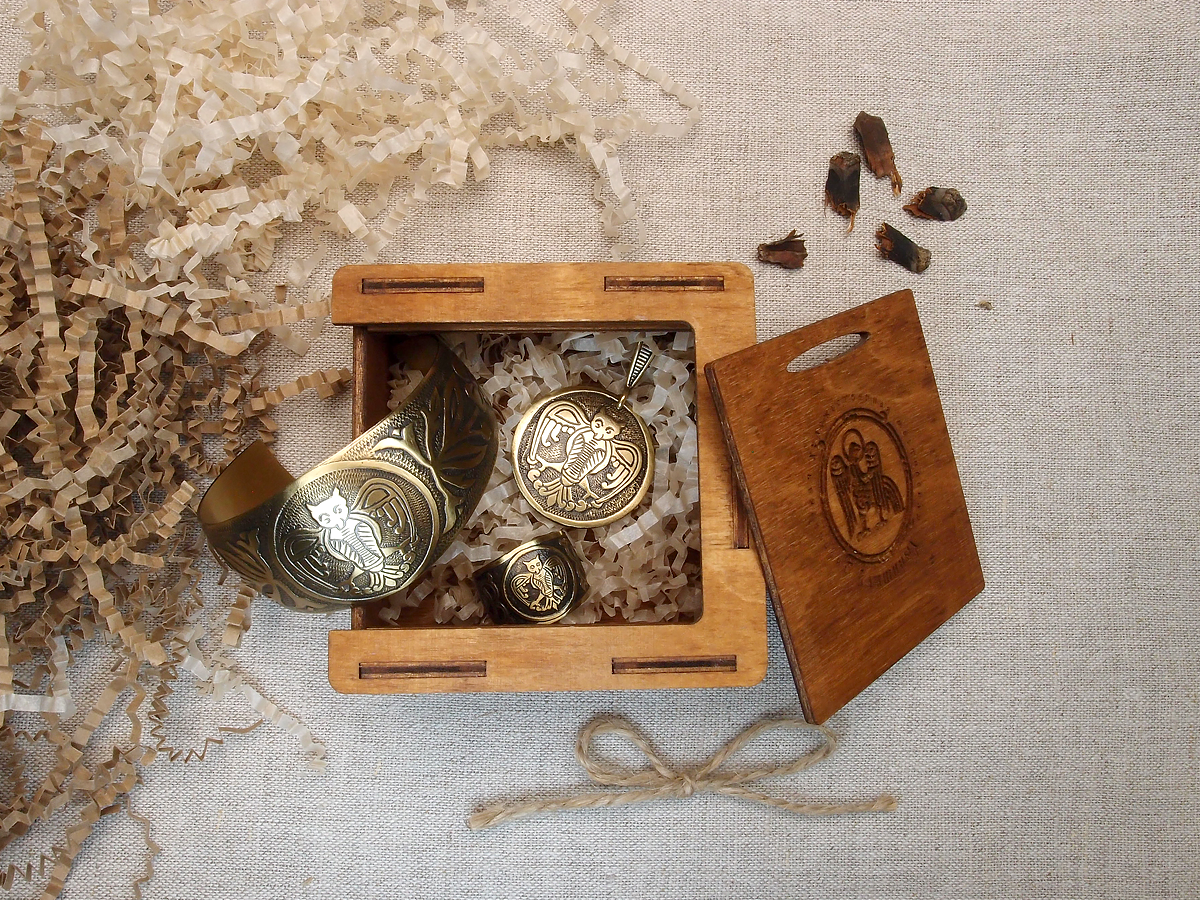 Jewelry set "Owl" in a gift box.