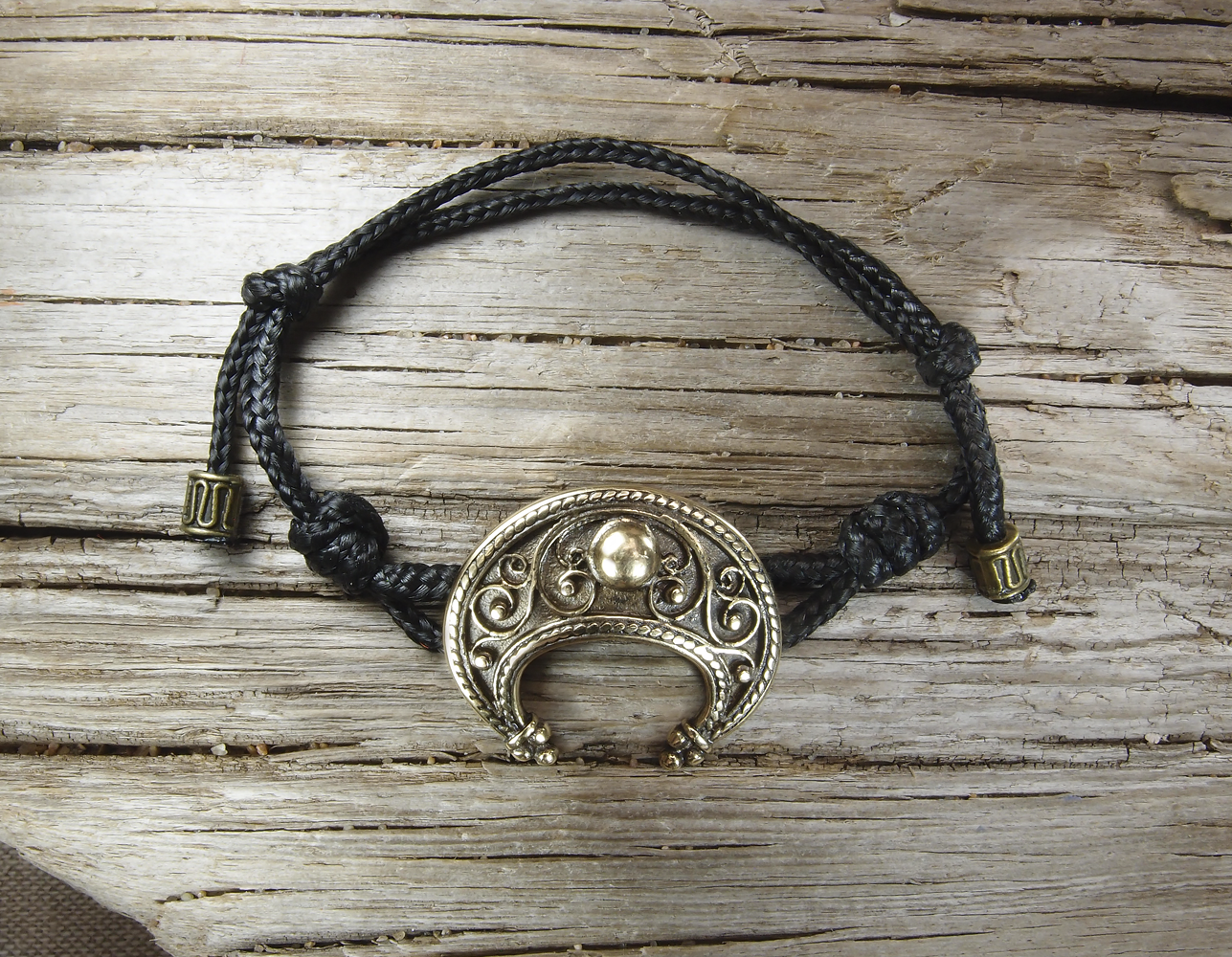 Bracelet-lace "Young lady"