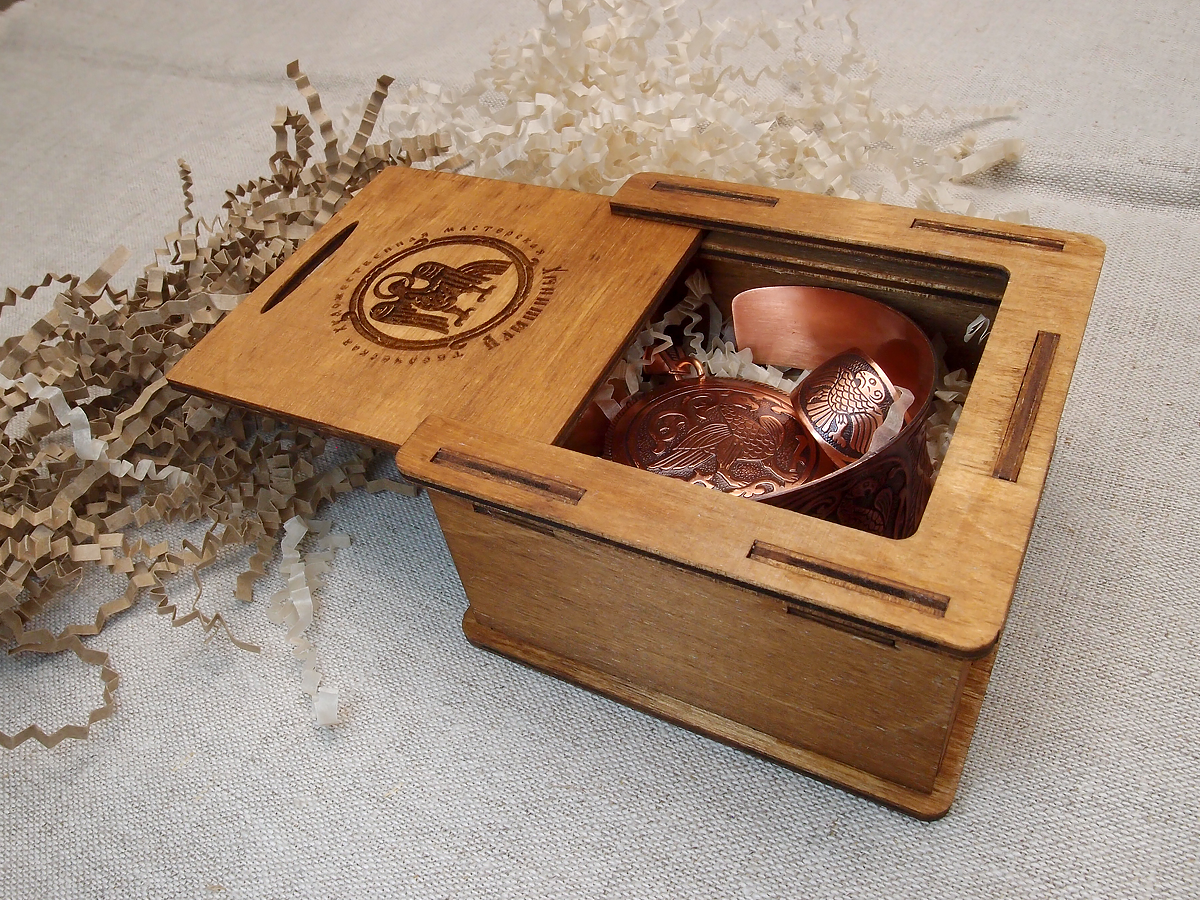 A set of jewelry "Suzdal bird" in a gift box.