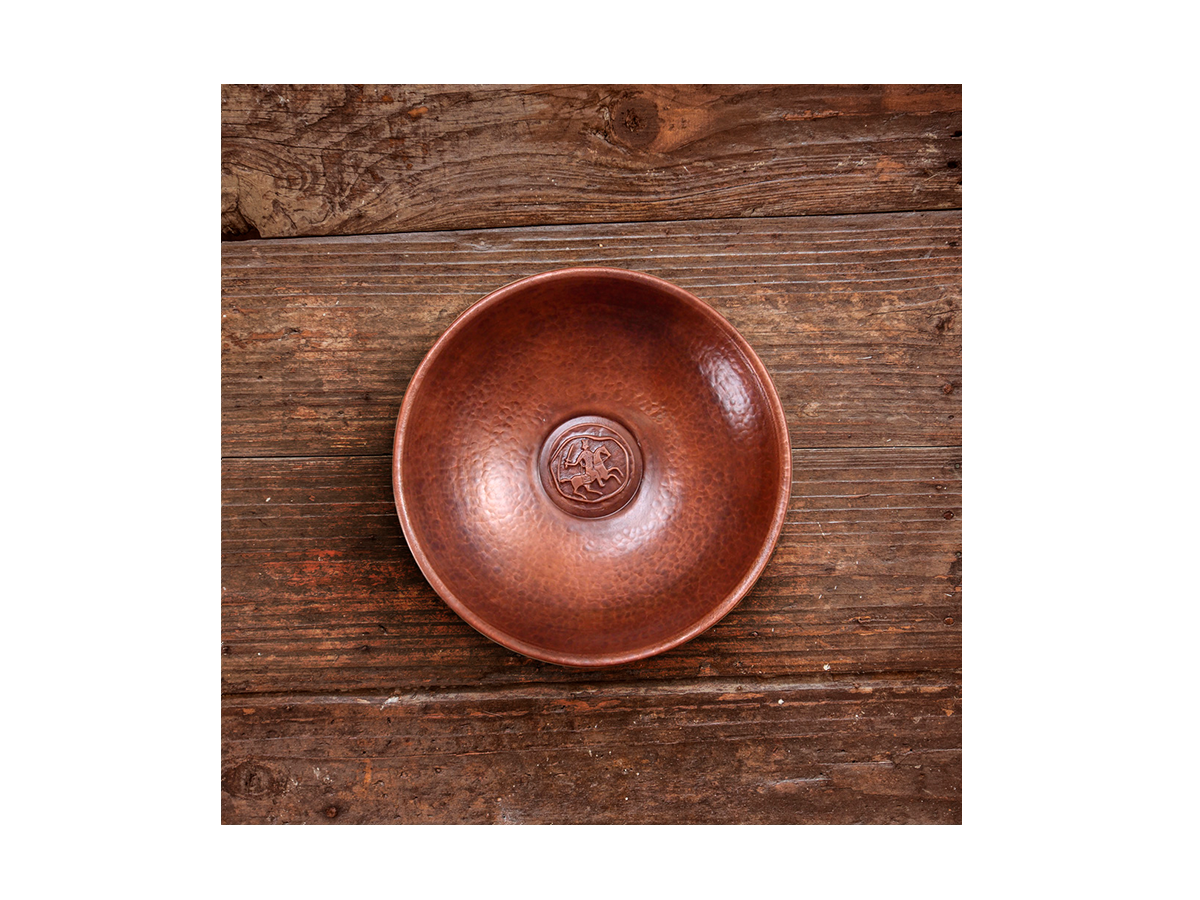 Round plate with rider