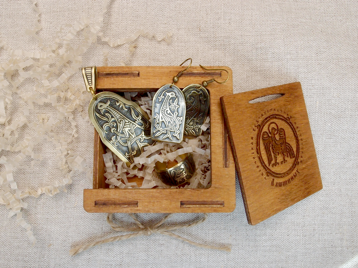 Jewelry set "Kiev bird" in a gift box.