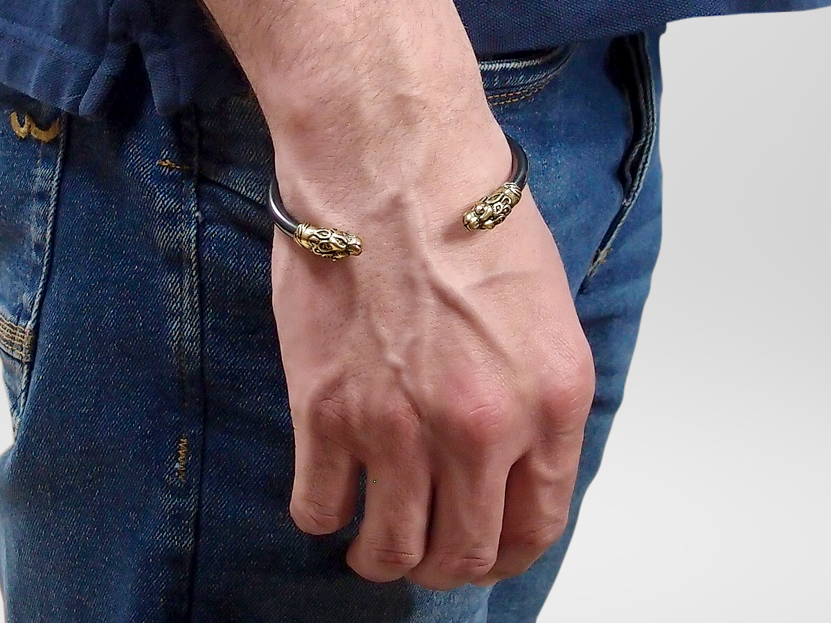 Bracelet "Wolves"