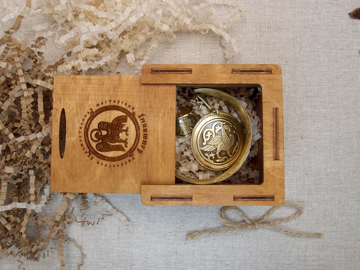 A set of jewelry "Suzdal bird" in a gift box.