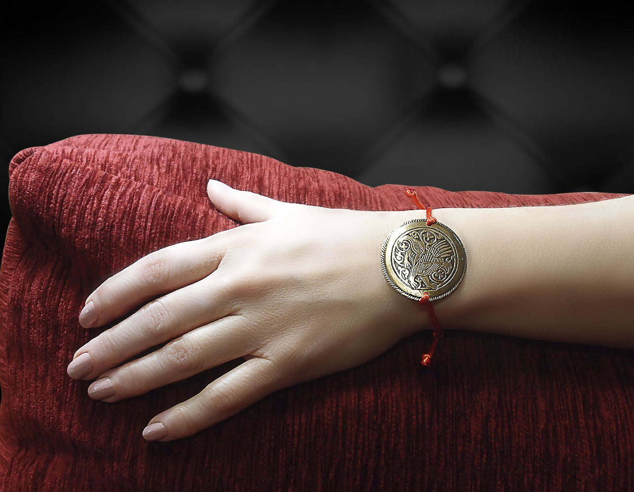 Bracelet-lace "Suzdal griffin". Embossing