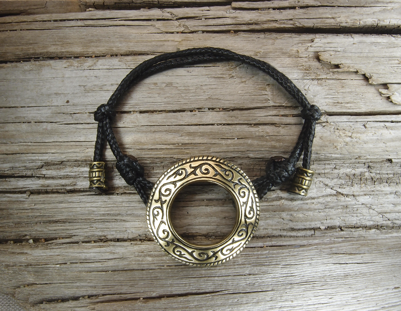 Bracelet-lace nerevsky