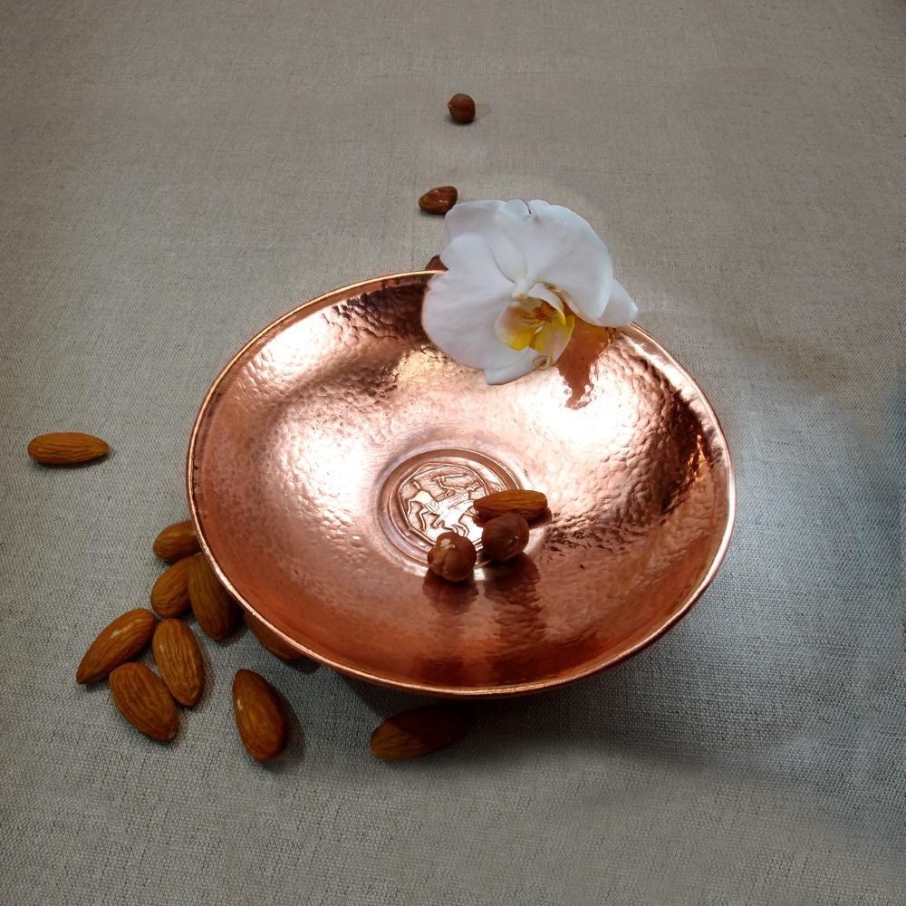 Round plate with rider