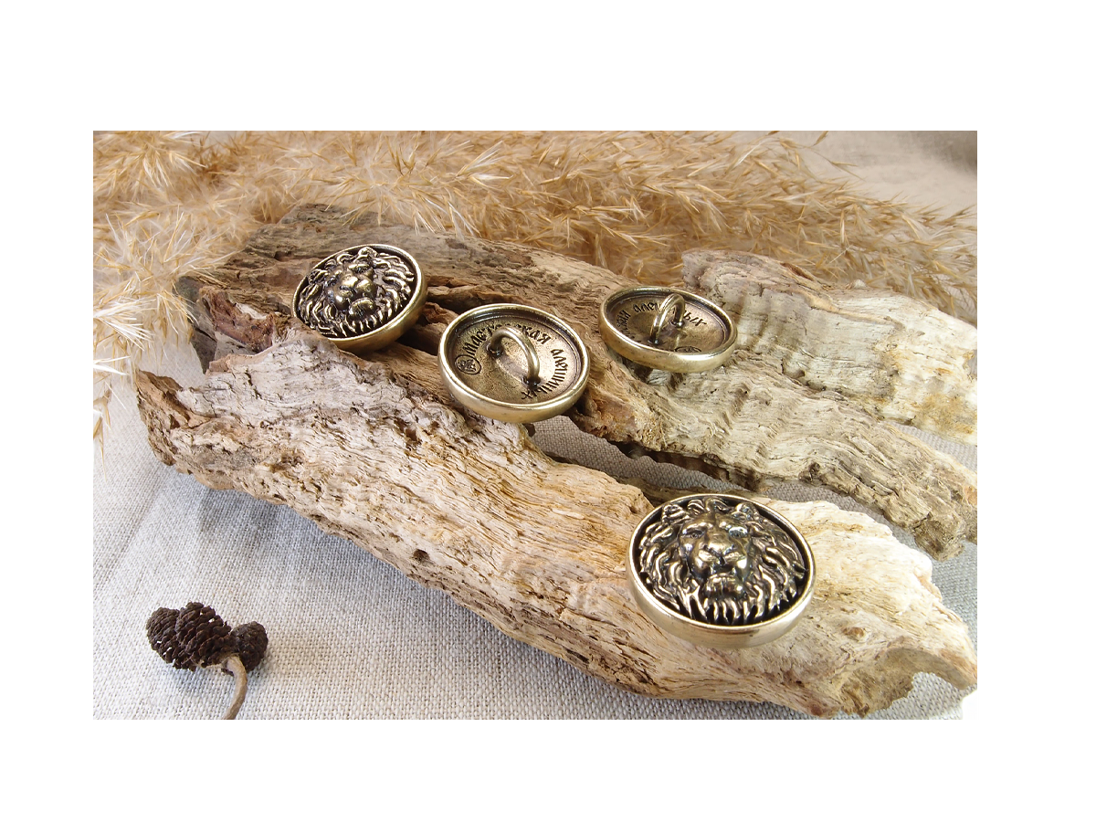 Set of buttons "Roaring Lion". 4 things.