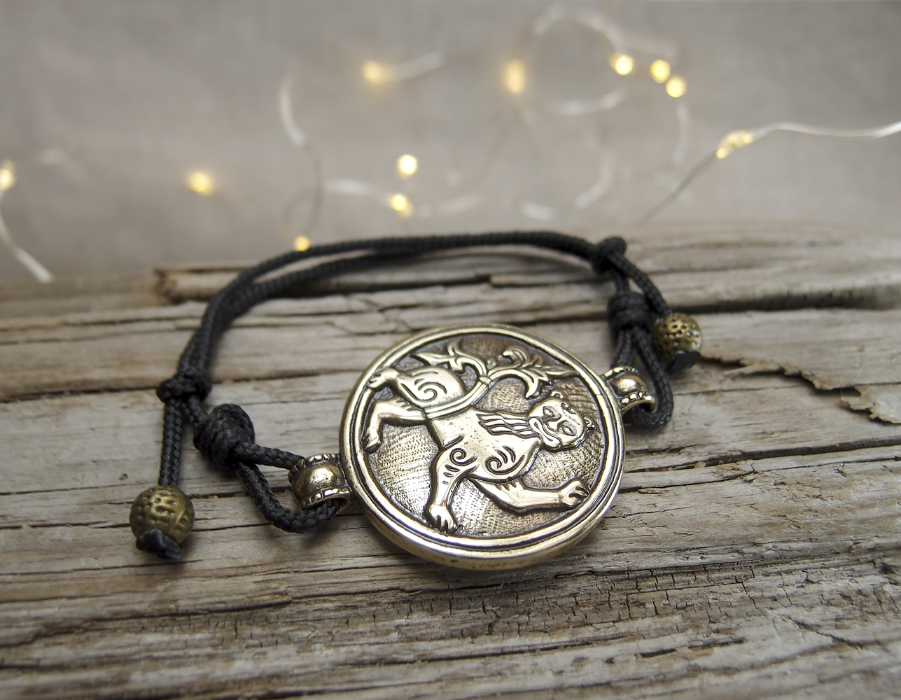 Bracelet-cord "Mighty lion"