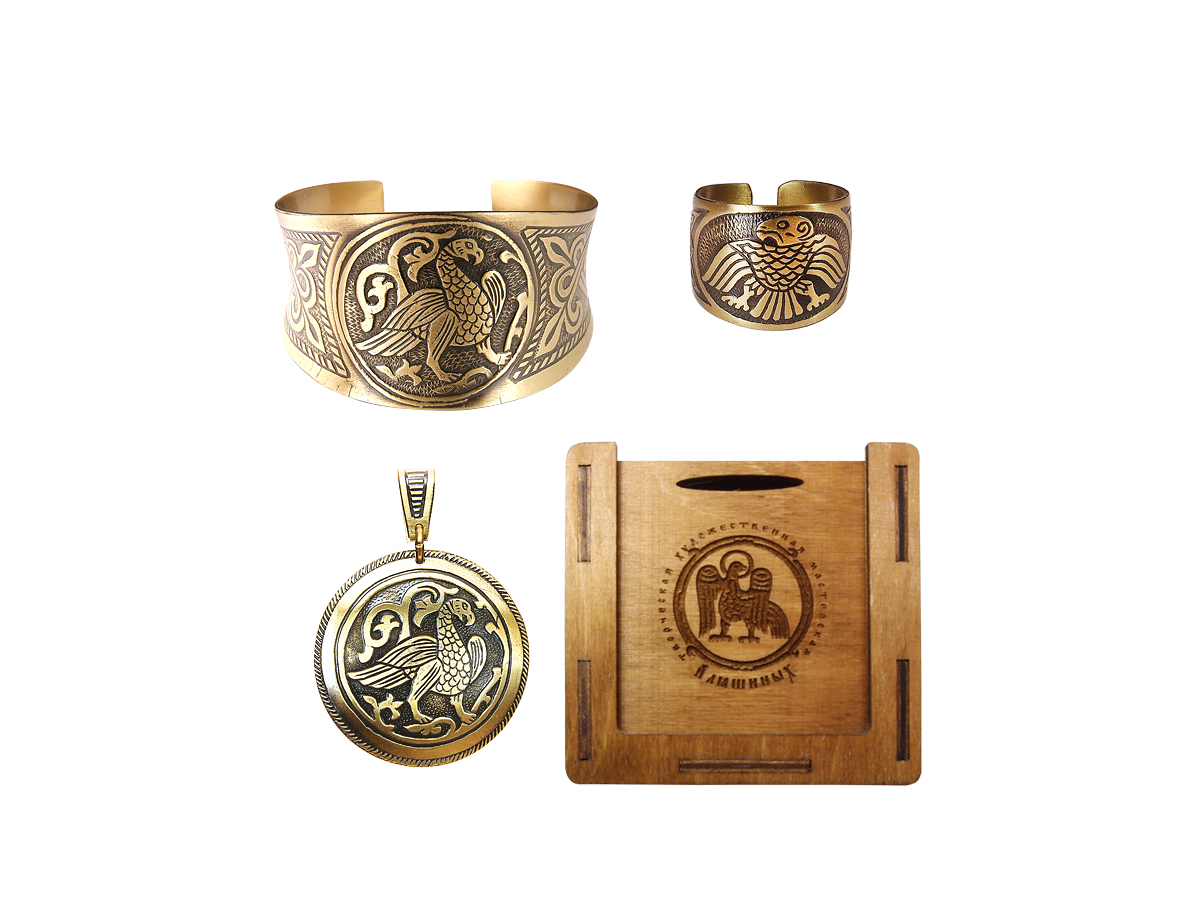 A set of jewelry "Suzdal bird" in a gift box.