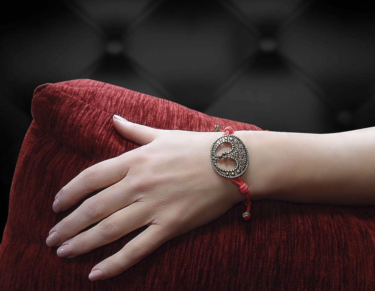 Bracelet-lace "Closed moon"