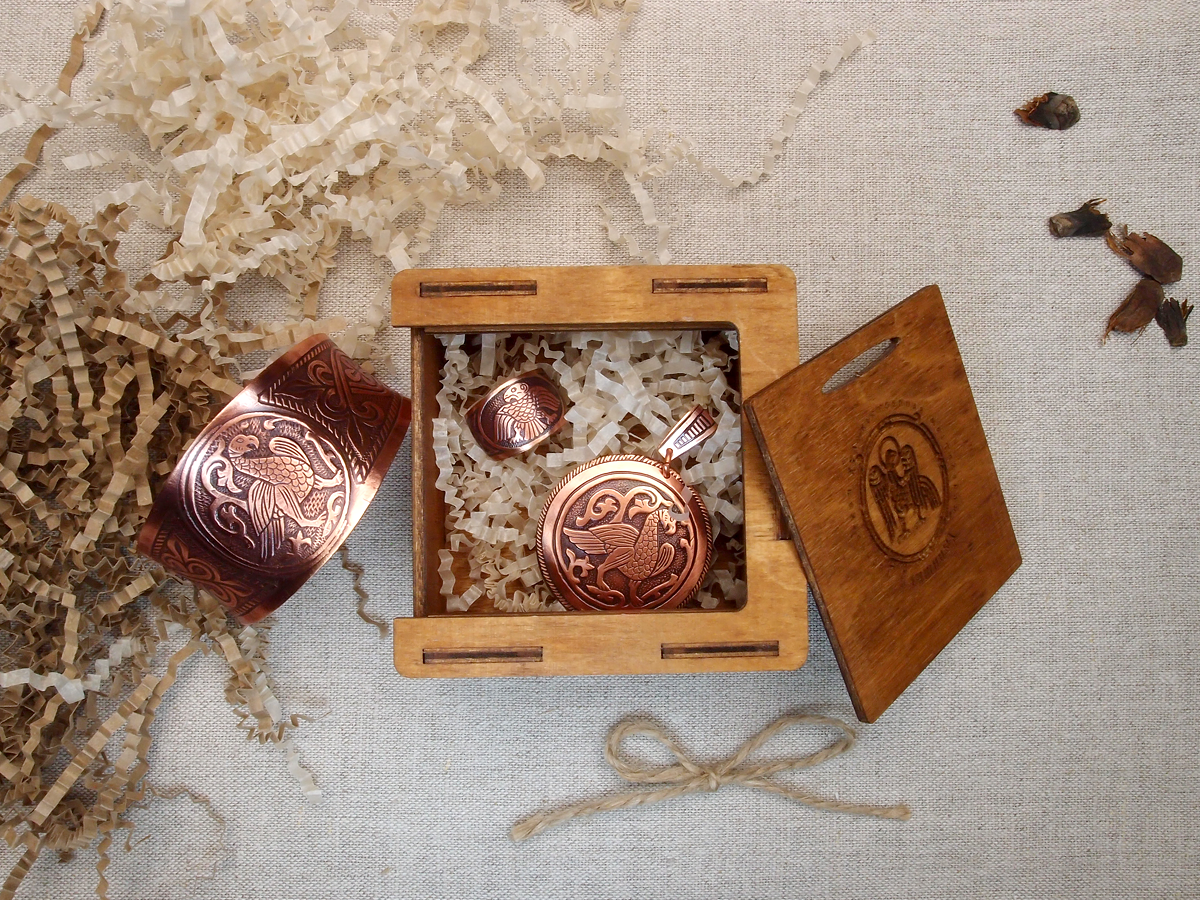 A set of jewelry "Suzdal bird" in a gift box.
