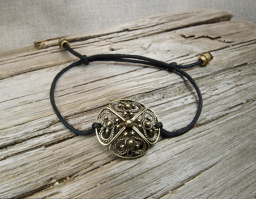 Bracelet-lace "Peony"