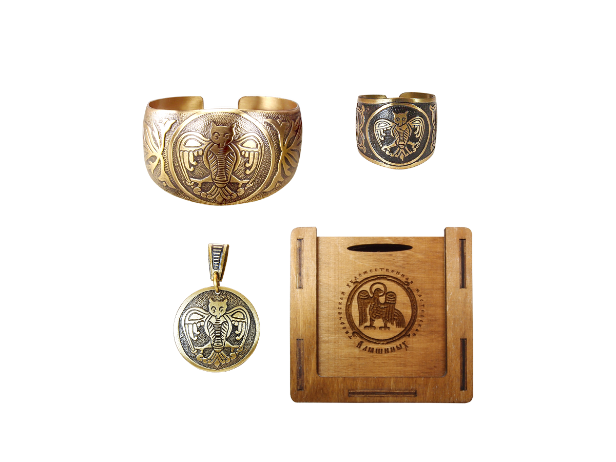 Jewelry set "Owl" in a gift box.