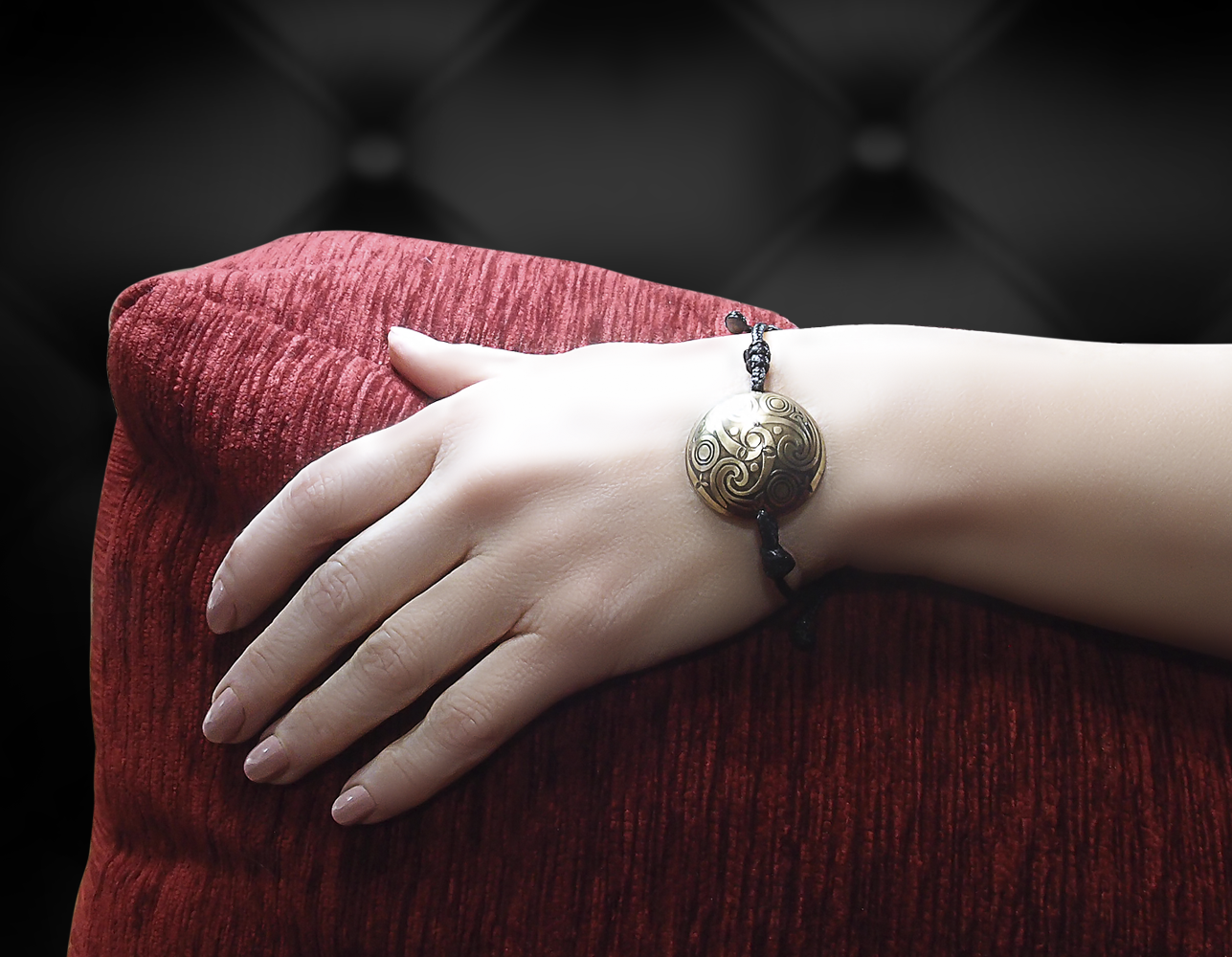 Spherical bracelet-cord "Three-legged Kolovrat"