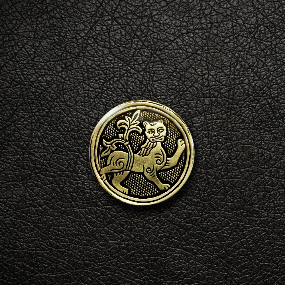 Magnet "Lion with a flourishing tail"