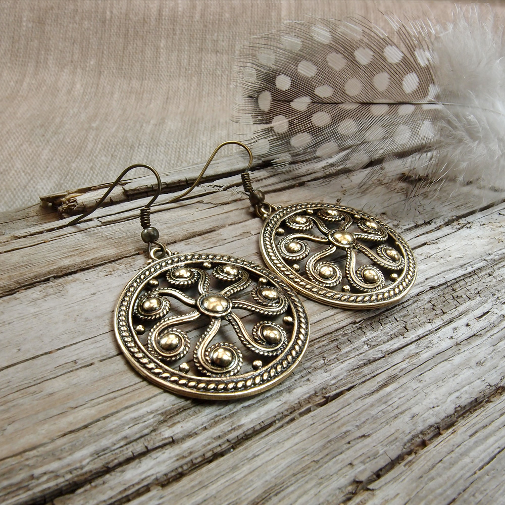 Earrings slotted "Segner's wheel"
