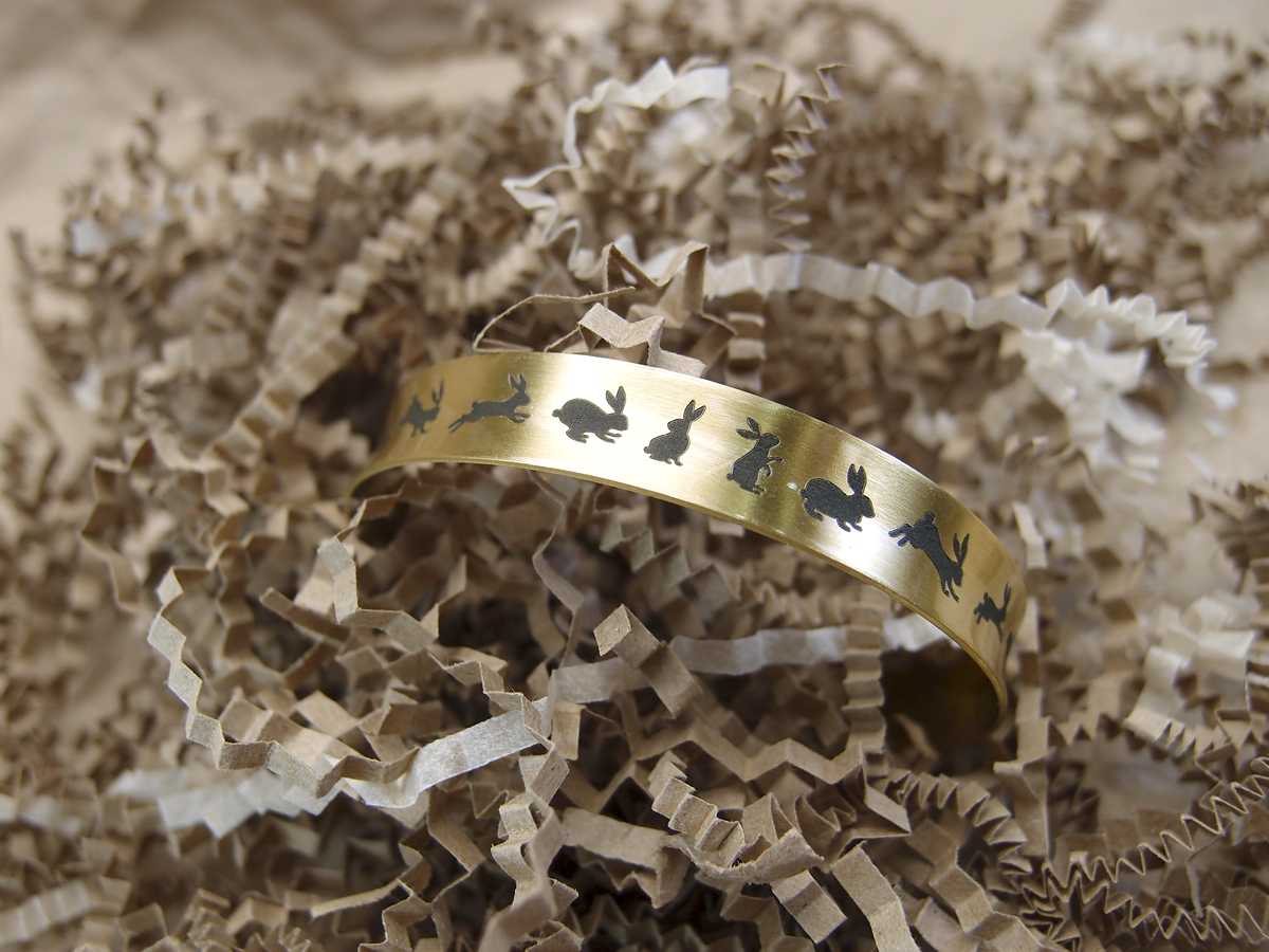 Bracelet-motivator concave "Hares"